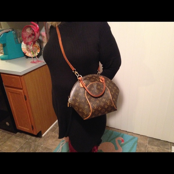 clam shell luggage